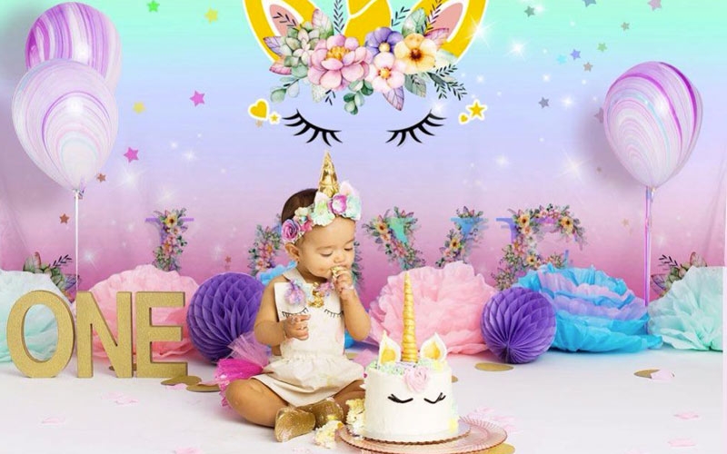 Tavolo Festa Di Compleanno Bambina Con Torta Unicorno - Fotografie stock e  altre immagini di Arredamento - iStock